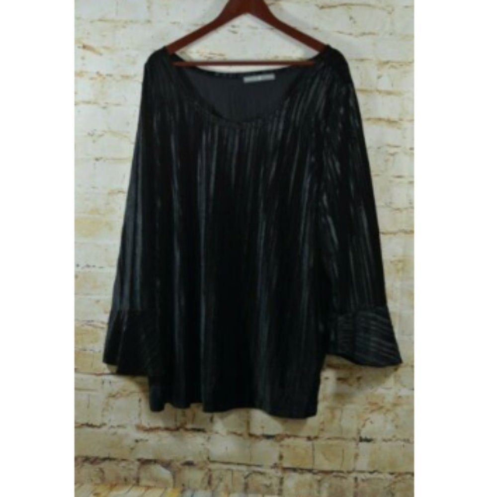 Signature Collection Textured Velvet Top - Picture 1 of 7
